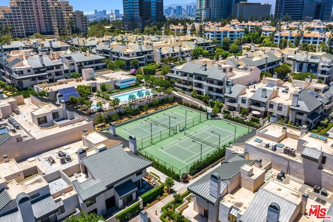 Building Photo - 2237 Century Hill