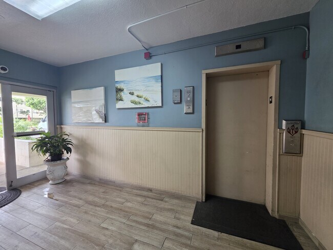 Building Photo - 350 Aoloa St