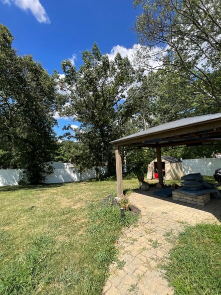 Building Photo - 5609 Dundalk Dr