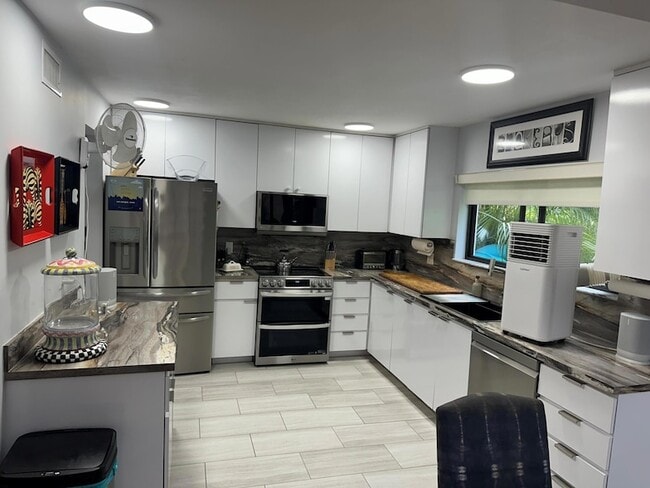 Building Photo - 7362 Woodmont Ct