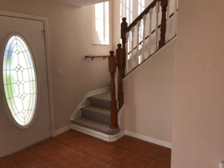 Building Photo - 622 Lemon St