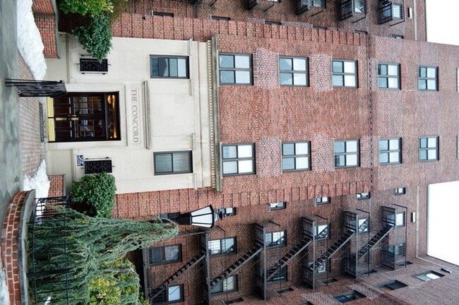 Building Photo - 21-17 31st Ave