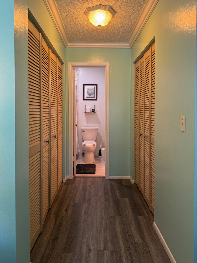 Building Photo - 800 NW Fork Rd