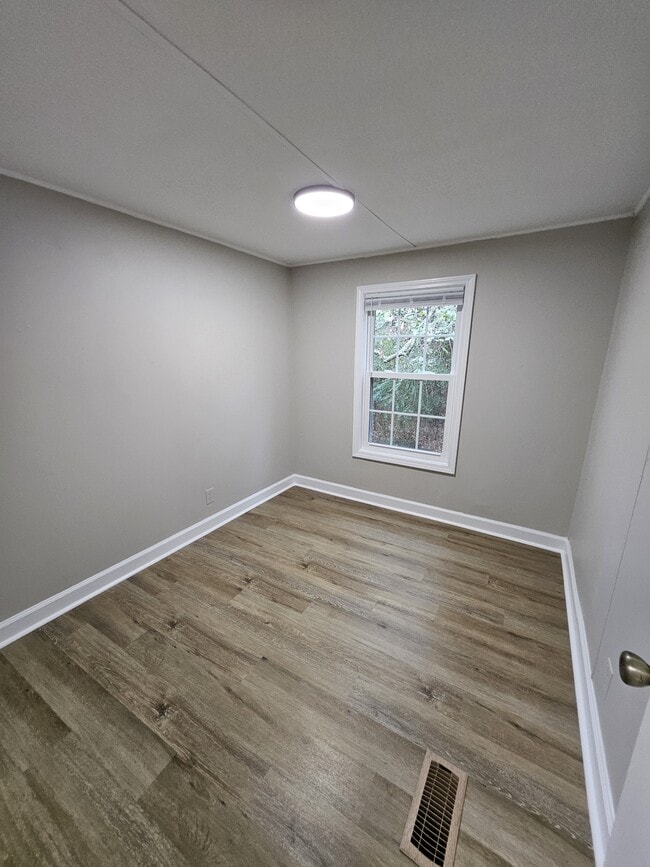 Building Photo - 118 Oakridge Dr