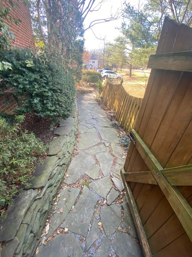 Building Photo - 22 Mt Vernon Ave