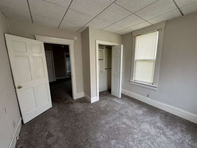 Building Photo - 554 Creedmore Ave