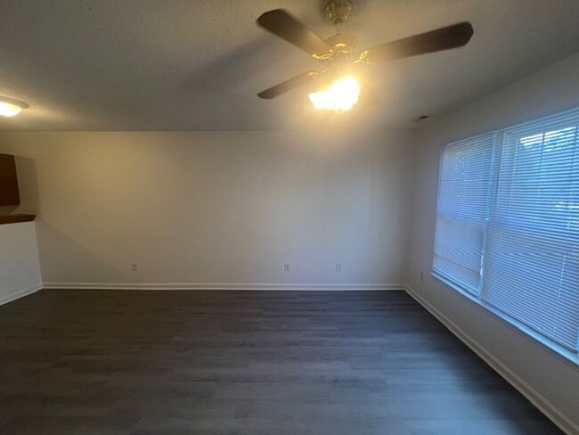 Building Photo - Spacious Townhouse With Lots of Closet Space!