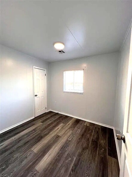 Building Photo - 301 Winding Ln