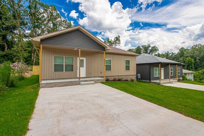 Building Photo - 2311 Nichols Rd