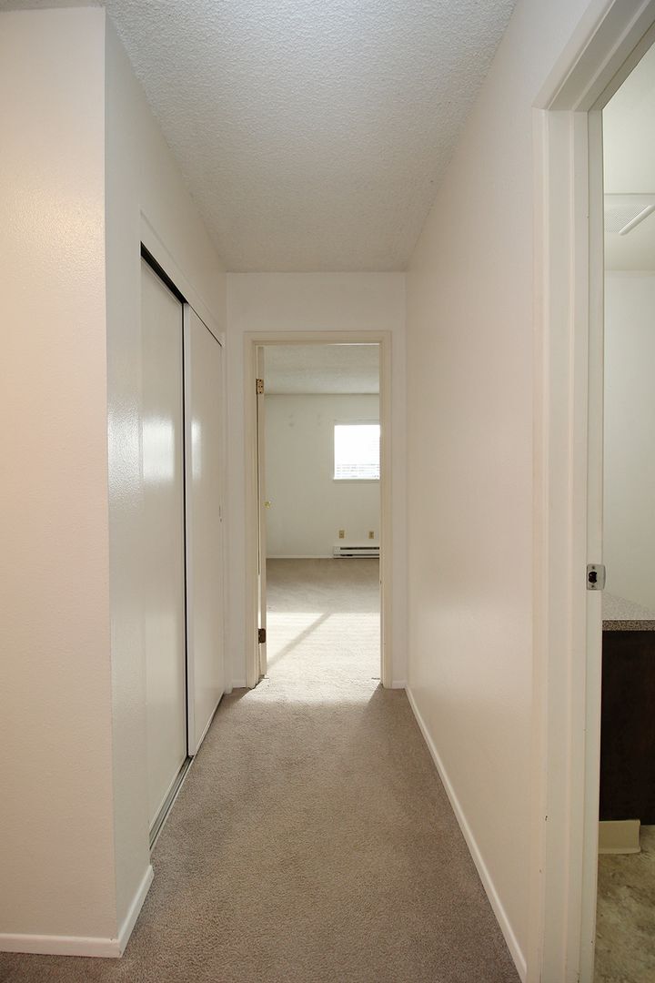 Building Photo - 8122-8122 SW 31st Ave