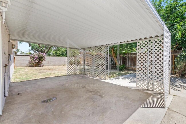 Building Photo - 905 Castro Ln