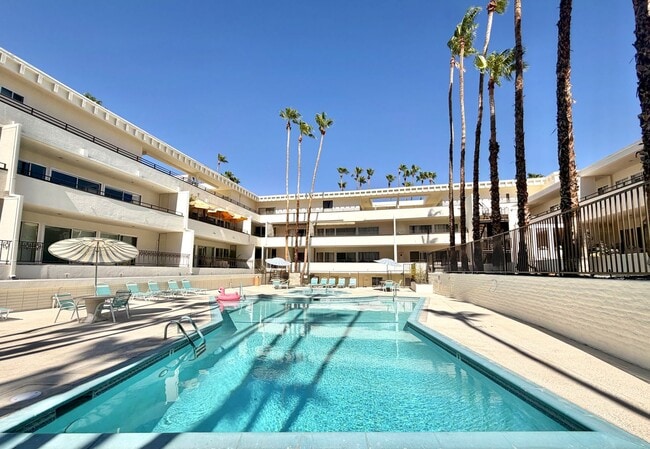 Building Photo - AVAILABLE NOW!! Studio - 1 Bathroom Condo near Downtown Palm Springs!