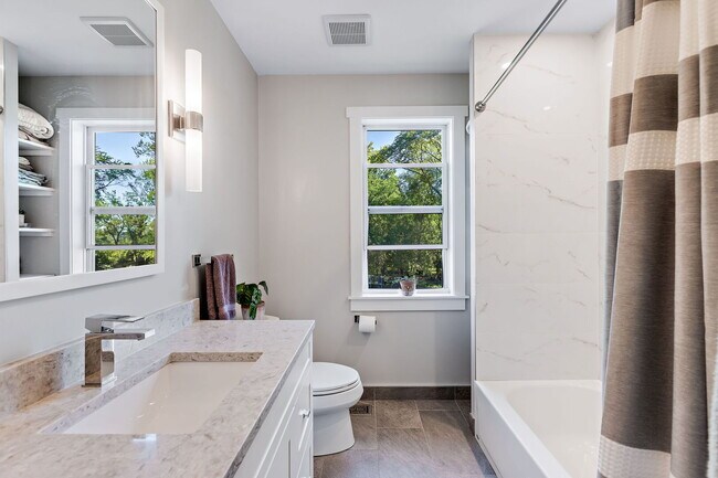 Building Photo - 639 Cumnor Ave