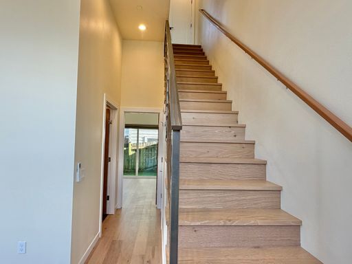 Building Photo - Luxury Sunset Hill Townhome w/ Water View! Available Now!