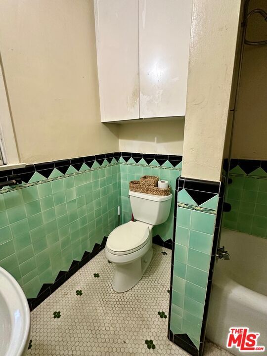 Building Photo - 1362 Masselin Ave