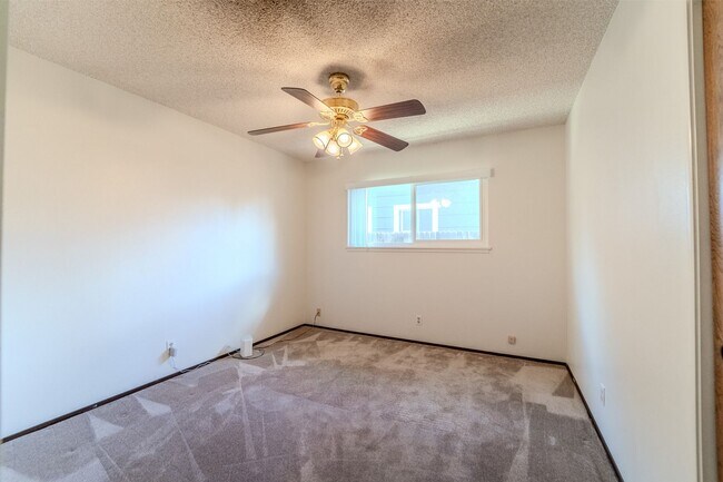 Building Photo - North Yuba City 3 bd 2 bath Home