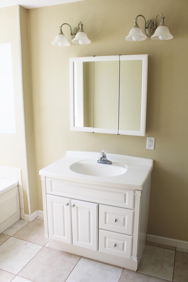 Building Photo - 8617 Olivera St