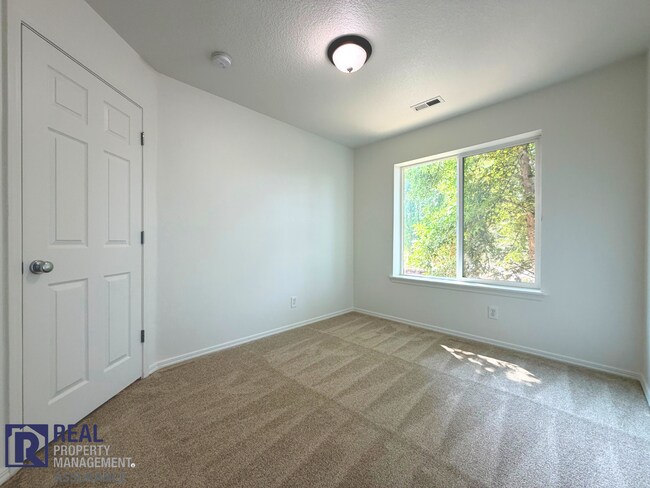 Building Photo - 17230 NW Widgi Creek Ct