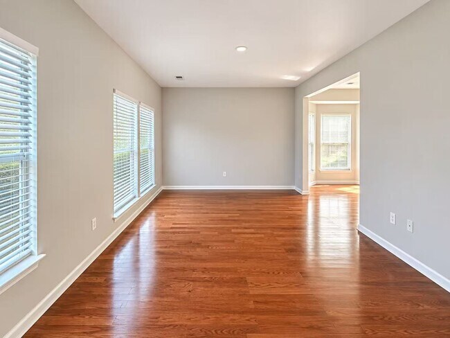 Building Photo - 468 Canewood Pl