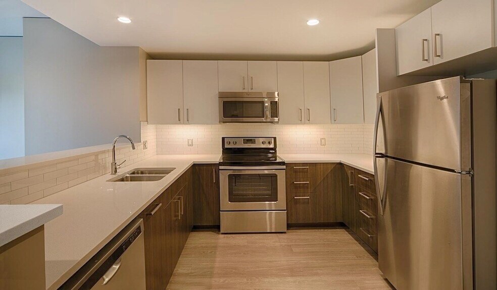 Building Photo - 275 3rd St