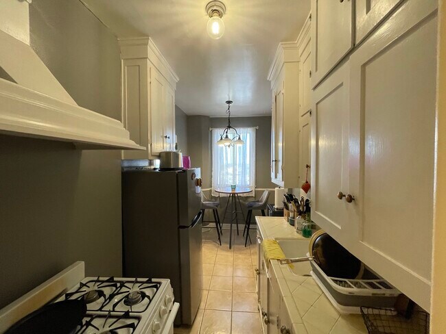 Building Photo - 315 W 3rd St