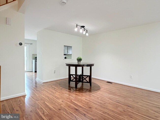 Building Photo - 9609 Clocktower Ln