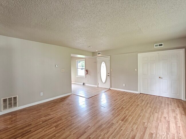 Building Photo - 75 Mainbridge Ln
