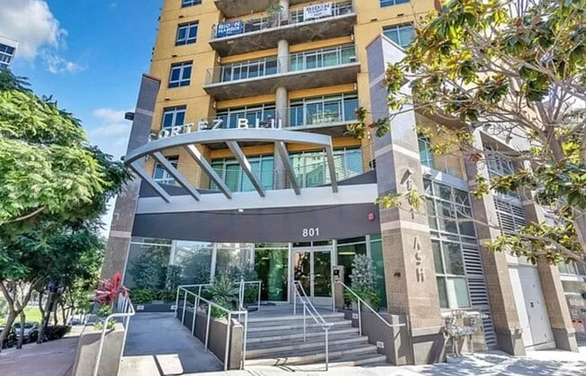 Building Photo - Downtown Views from Cortez Hill! Tall Ceil...