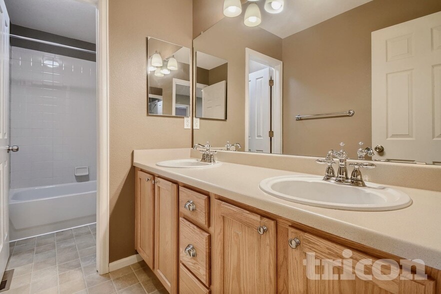 Building Photo - 17061 E 107th Ave