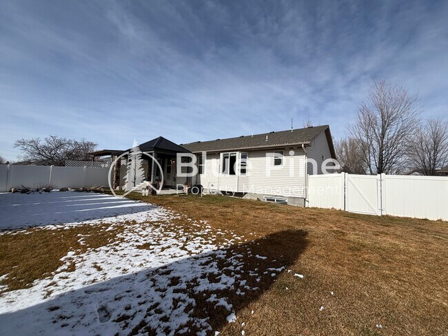 Building Photo - 3736 Ellendale Cir