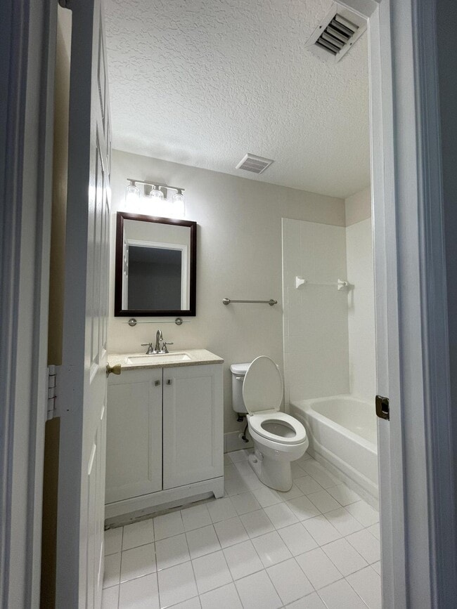 Building Photo - 975 Summit Lake Dr