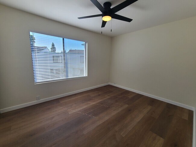 Building Photo - Spacious and remodeled 2 Bed 2.5 baths in ...