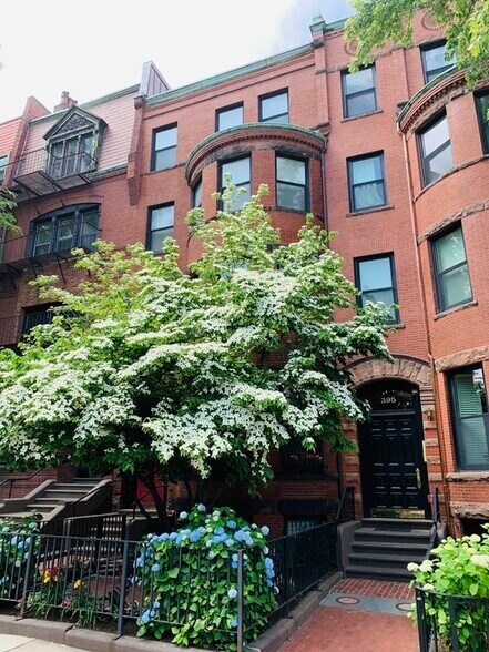Building Photo - 392 Marlborough St