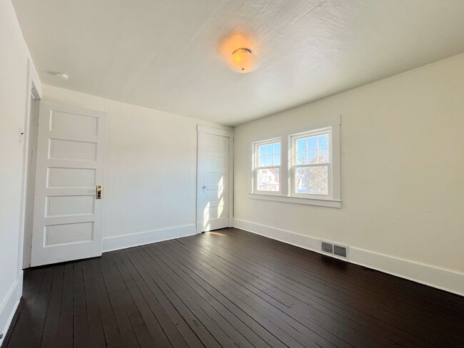 Building Photo - Sunny, Energy-Efficient Home in a Quiet, Close-to-Everything Neighborhood