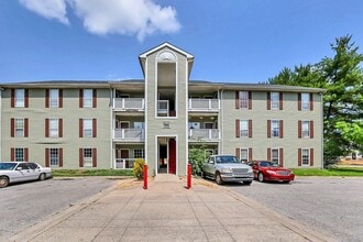 Building Photo - *1/2 Off 1st Months Rent!* 4 Bed, 2 Bath Condo Near MTSU in Murfreesboro