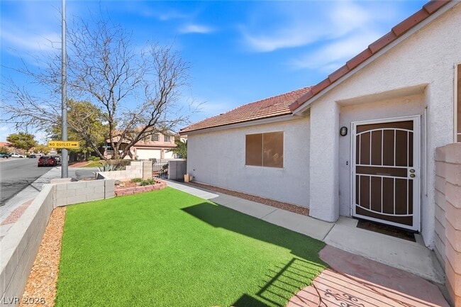 Building Photo - 833 Glitter Glen Ct