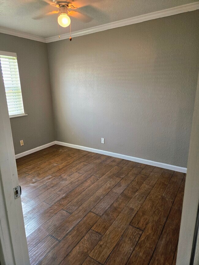 Building Photo - 4309 Brookdale Dr