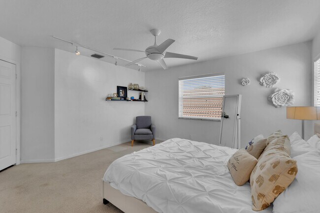 Building Photo - 6362 Brava Way