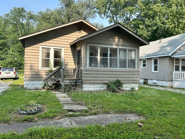 Primary Photo - 107 S Livingston St
