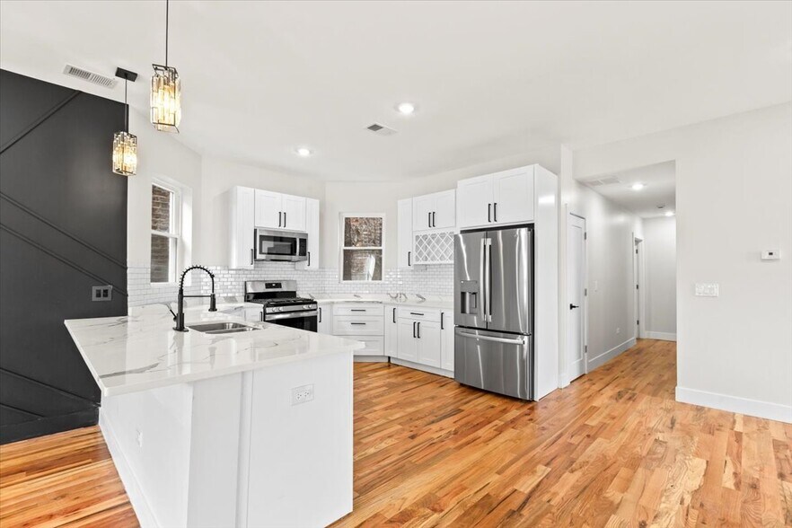 Building Photo - 6128 S Rhodes Ave