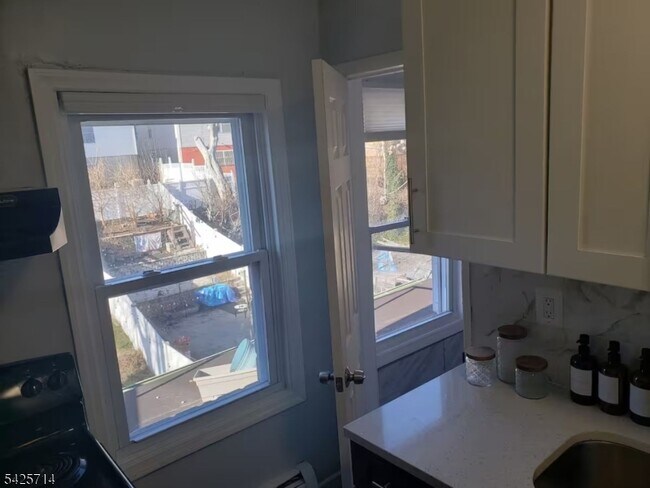 Building Photo - 187 Milford Ave