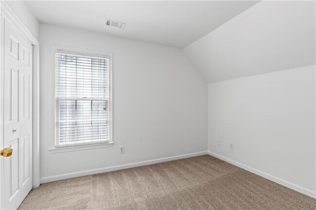 Building Photo - 1249 McLendon Dr