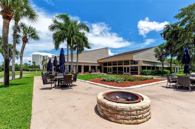 Building Photo - 2700 Cove Cay Dr