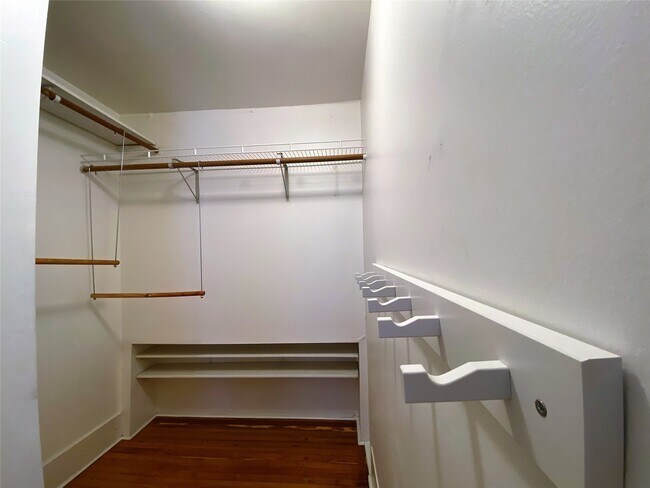 Building Photo - 1643 Park St