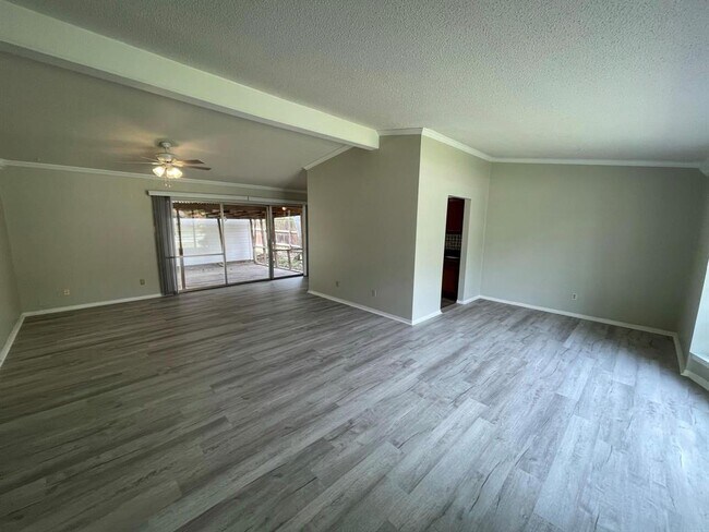 Building Photo - 1008 Wake Dr