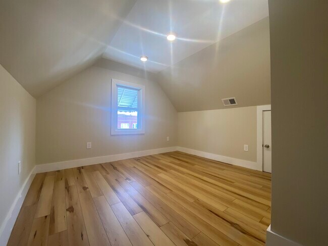 Building Photo - 275 Avenue B