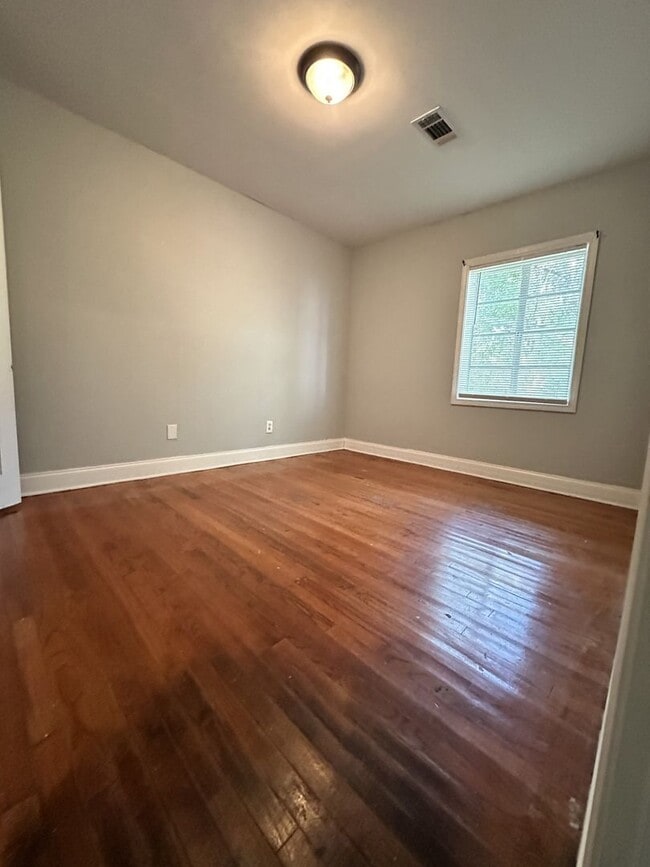 Building Photo - Nice Renovated 3 Bedroom Home in North Jac...