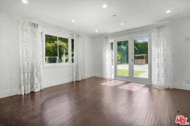 Building Photo - 114 S Layton Dr