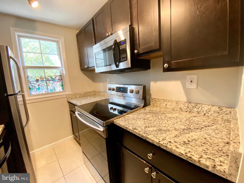 Building Photo - 824 S Arlington Mill Dr