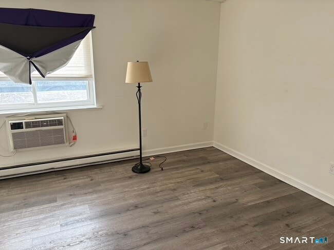 Building Photo - 12 Tuttle St